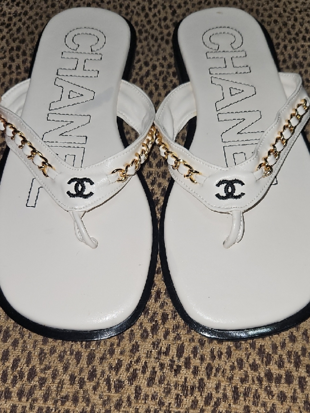 CHANEL White Thong Sandals with Gold Chain Detail - Picture 8 of 11